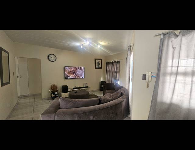 2 BEDROOM TOWNHOUSE FOR SALE IN ELANDSHAVEN